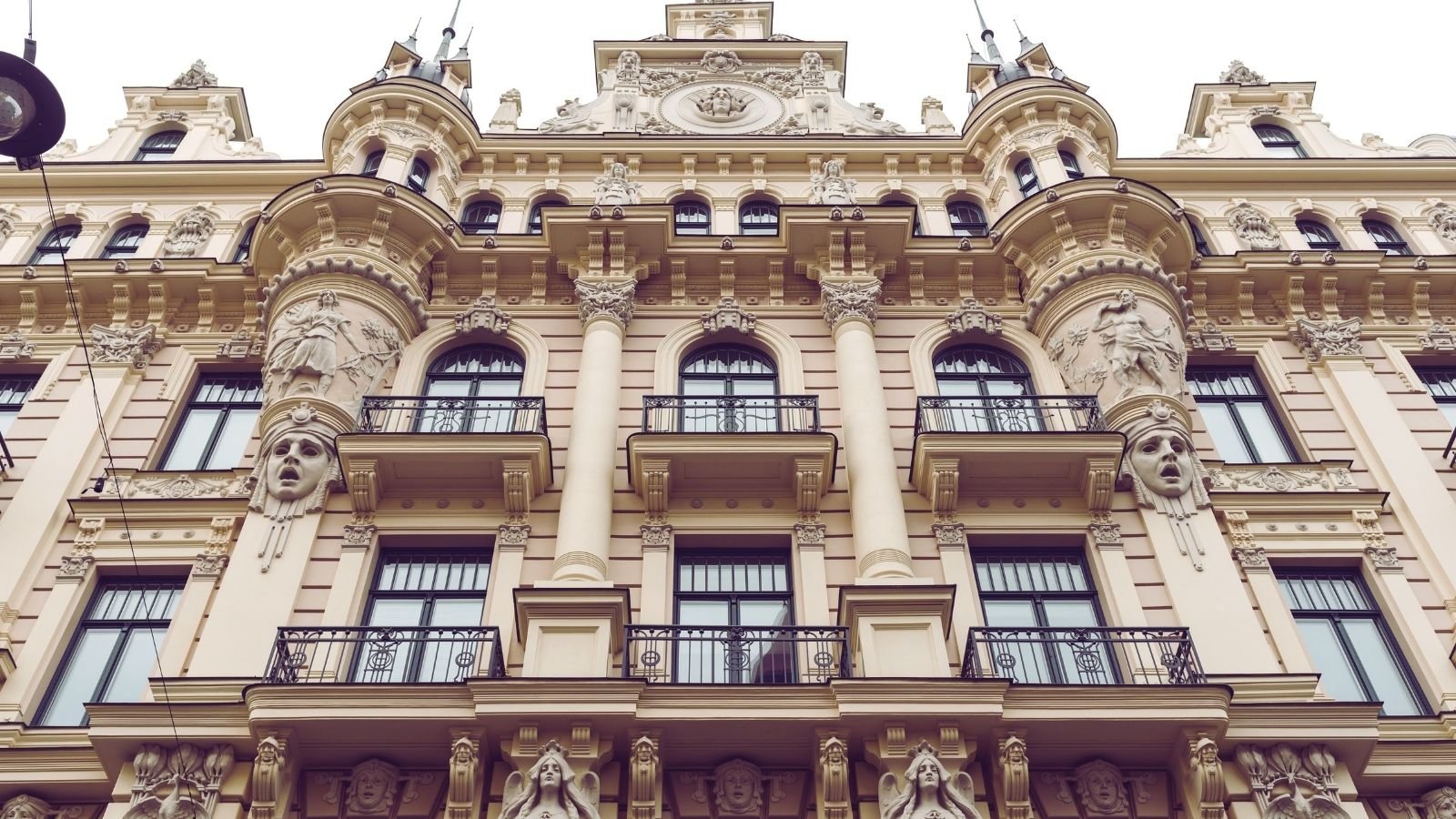 Art Nouveau: The Stylish Rebellion