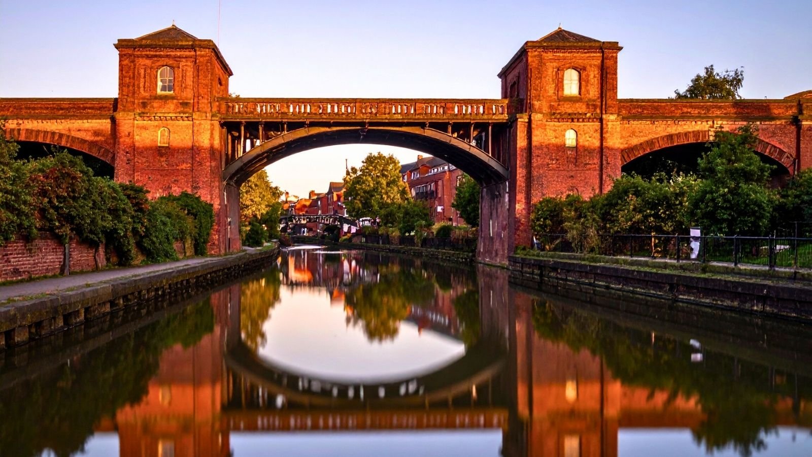 What Manchester Canals Remember That the Streets Forgot